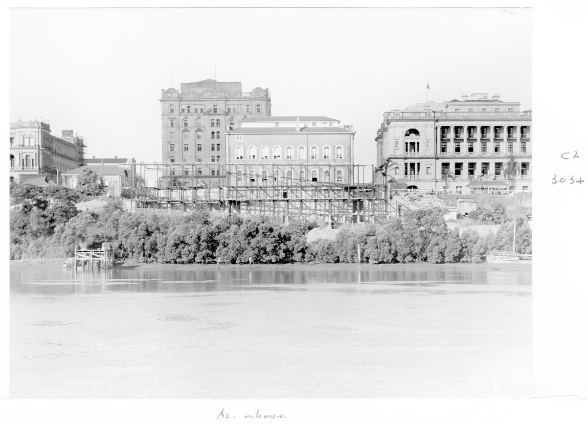 Construction of extensions to the State Library of Queensland on William St - Brisbane, 1959