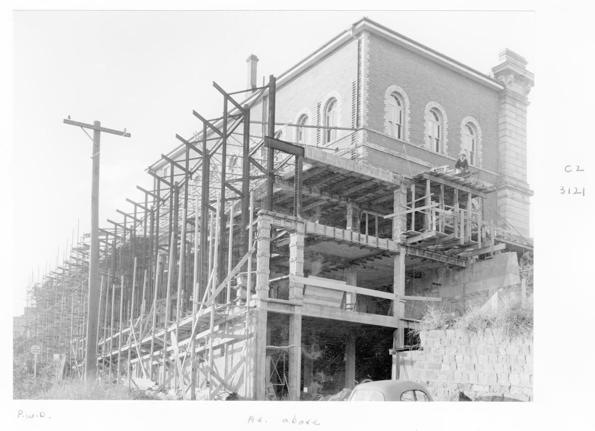 Construction of extensions to the State Library of Queensland on William St - Brisbane, May 1959