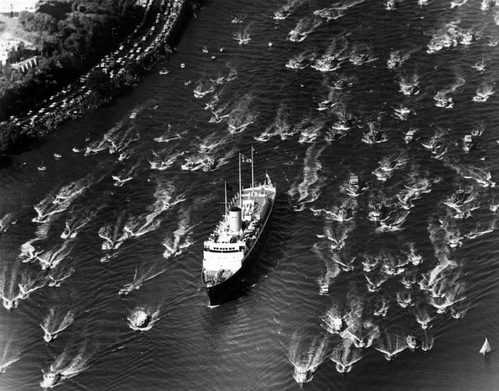 Royal Yacht Britannia, Brisbane River, 1970