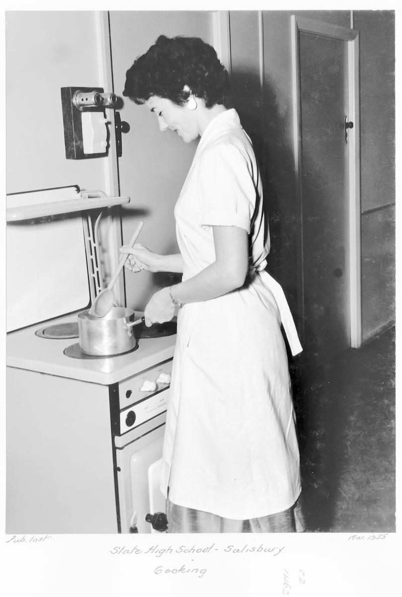 Salisbury State High School, Cooking - Brisbane, March 1955