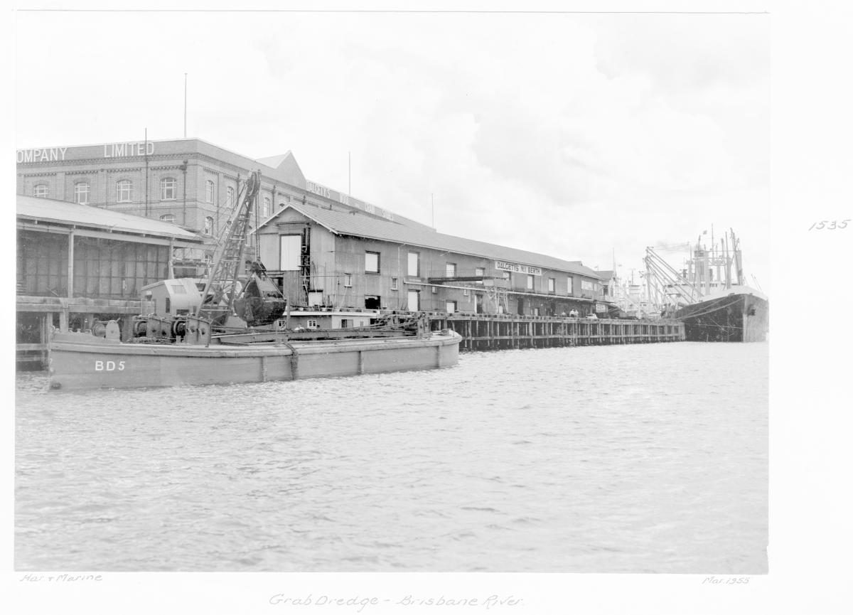 Grab dredge, Brisbane River - March 1955
