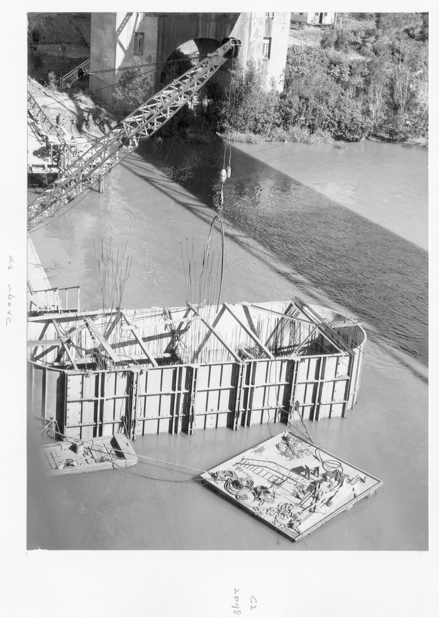 New Indooroopilly Bridge construction, pier caisson - Brisbane, 1956