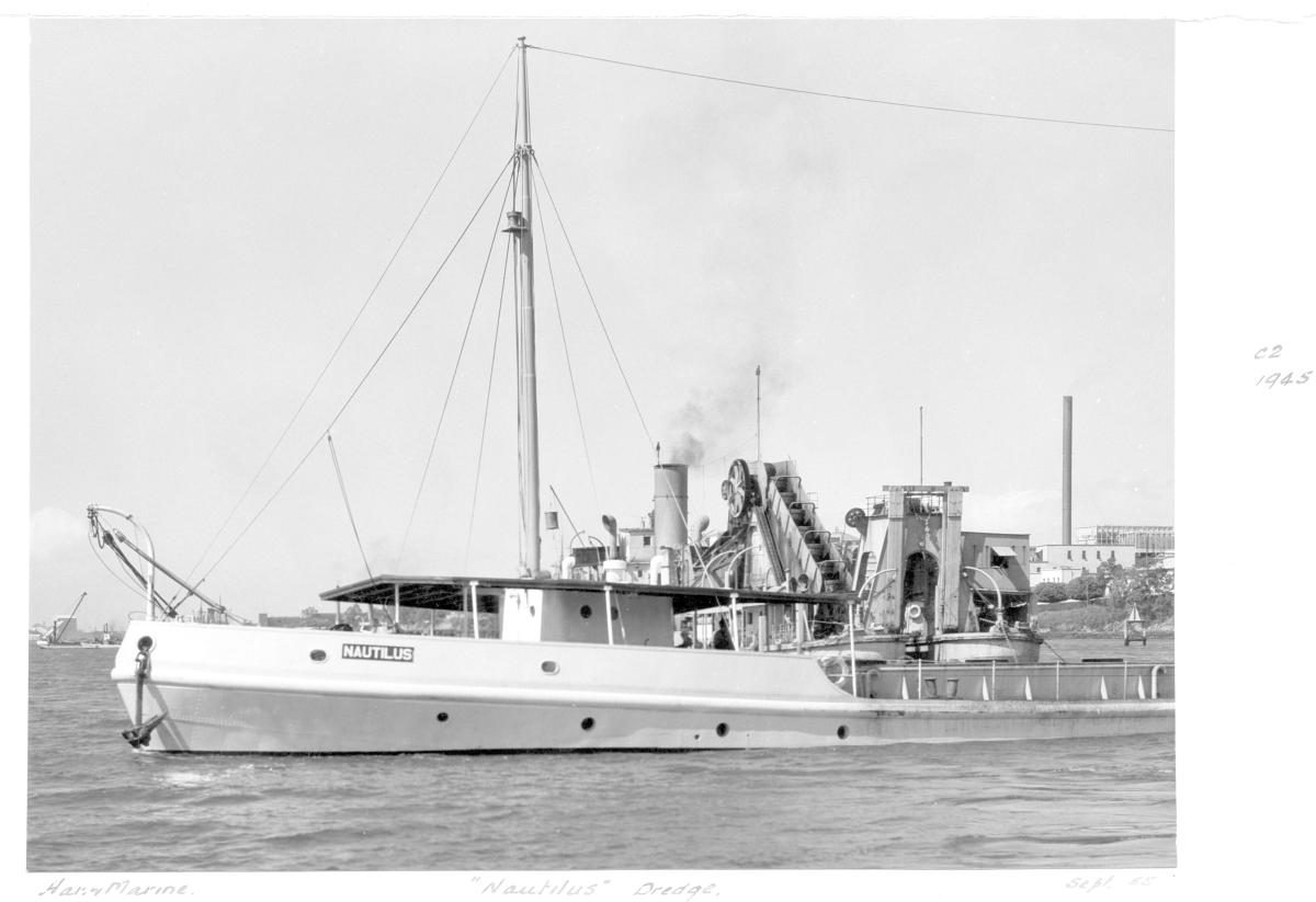 Dredge "Nautilus" - Brisbane, September 1955