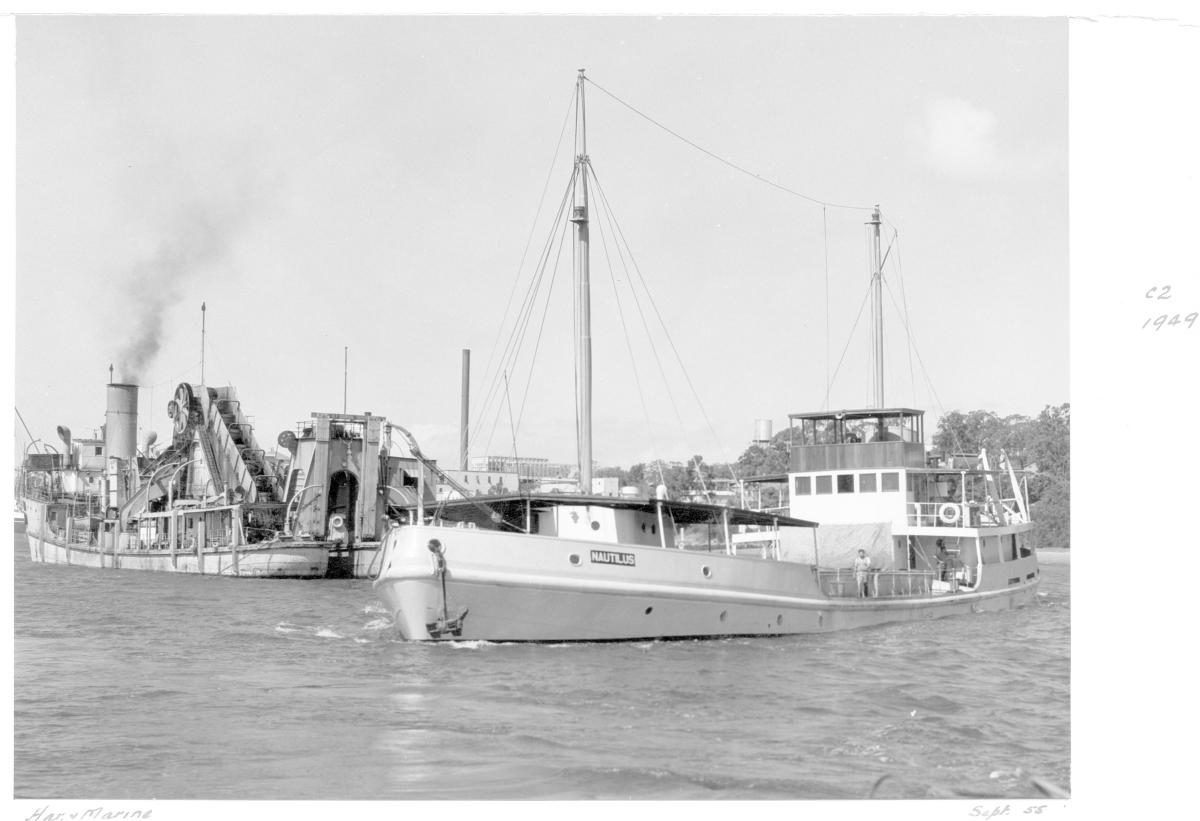 Dredge "Nautilus" - Brisbane, September 1955