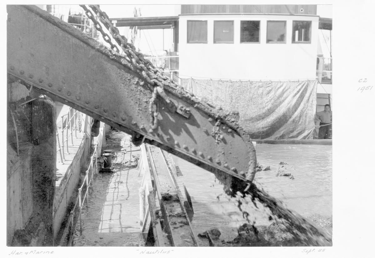 Dredge "Nautilus" - Brisbane, September 1955