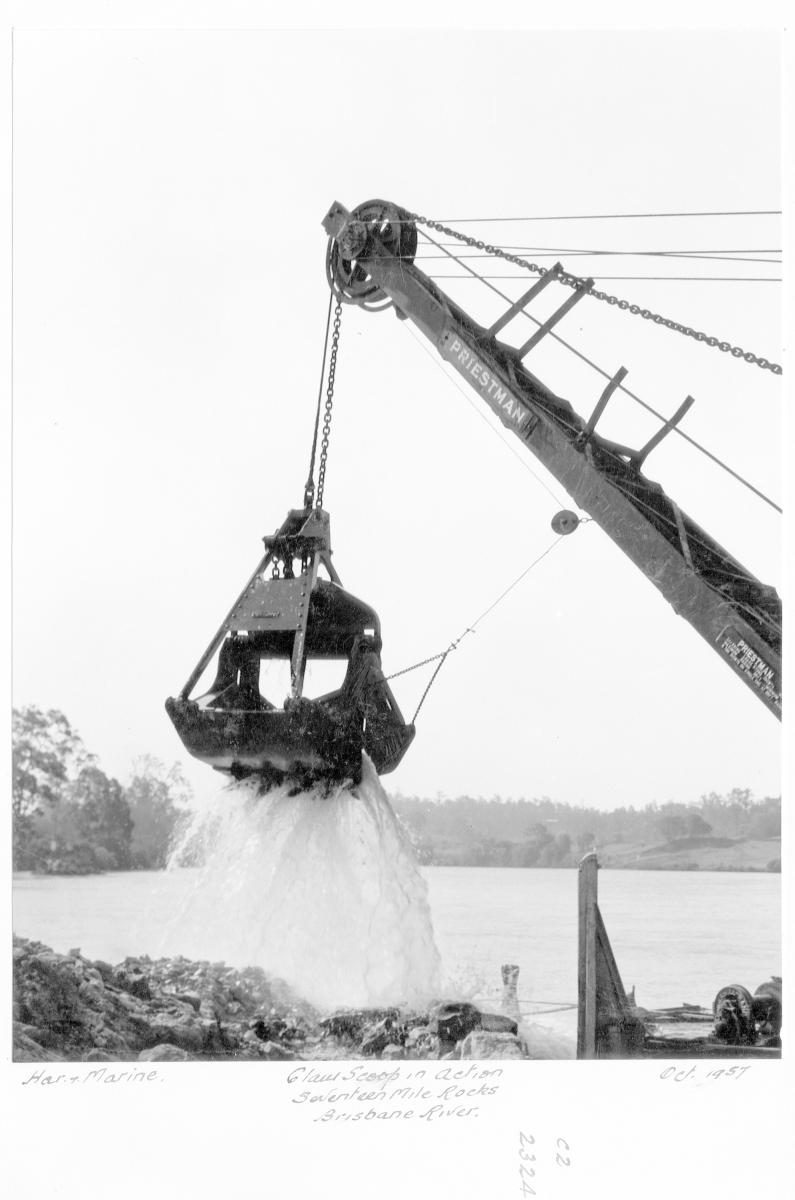 Claw scoop in action, Seventeen Mile Rocks, Brisbane River, October 1957