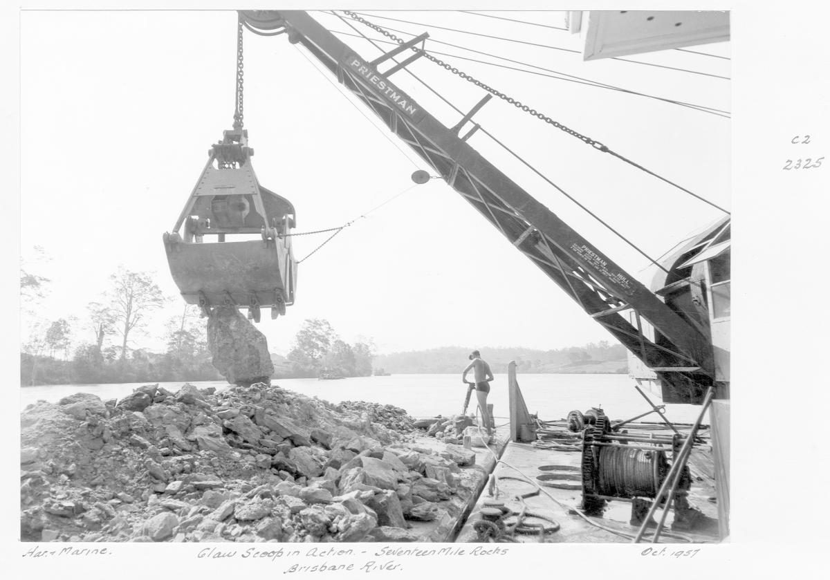 Claw scoop in action, Seventeen Mile Rocks, Brisbane River, October 1957
