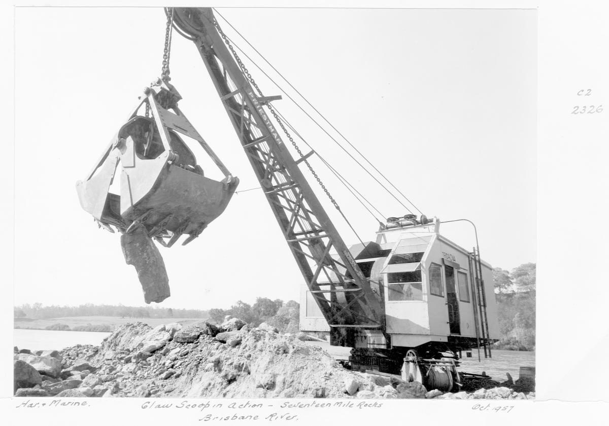 Claw scoop in action, Seventeen Mile Rocks, Brisbane River, October 1957