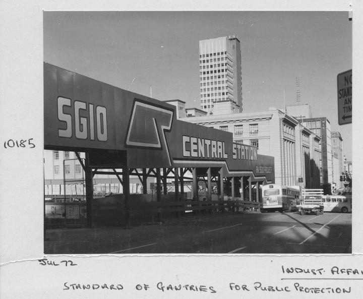 Construction of the State General Insurance Office (SGIO) building - Standard of gantries for public protection - Brisbane, July 1972