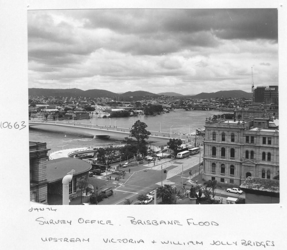 1974 Brisbane flood, upstream Victoria and William Jolly Bridges - Brisbane, January 1974