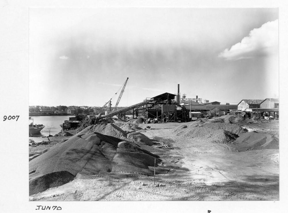 Wm Collin & Sons gravel yards, Waverly St, South Brisbane, June 1970