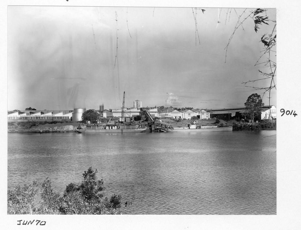 Wm Collin & Sons gravel yards, Waverly St, South Brisbane, June 1970