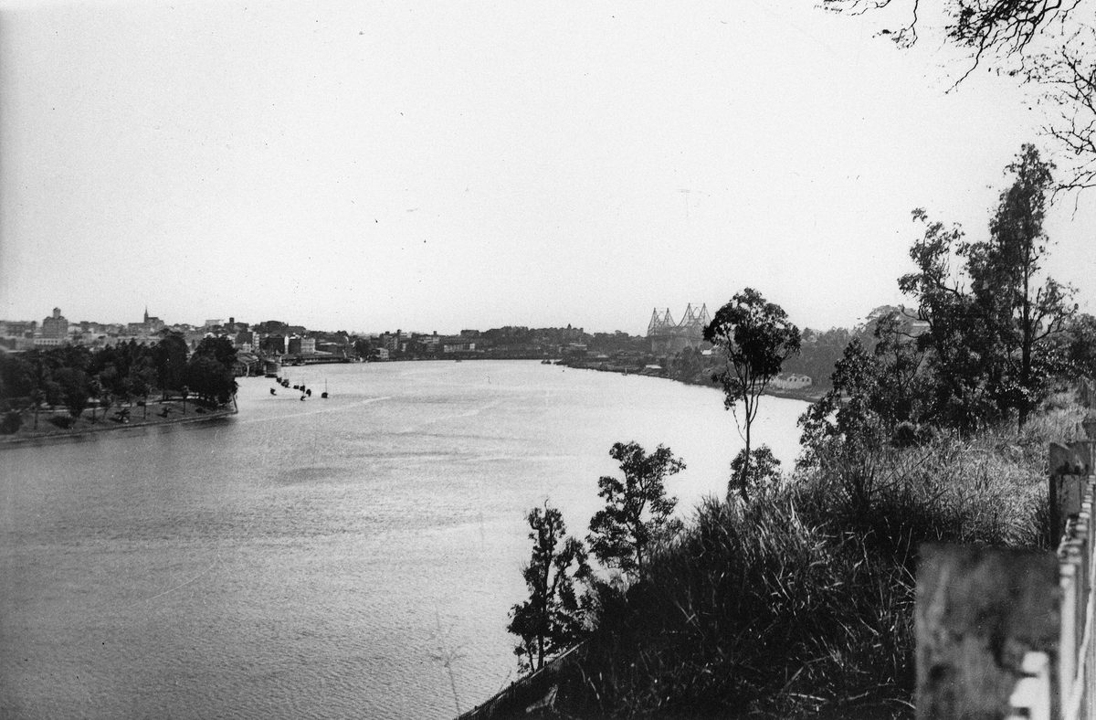View of Brisbane and the Story Bridge from the Kangaroo Point Cliffs, 1950