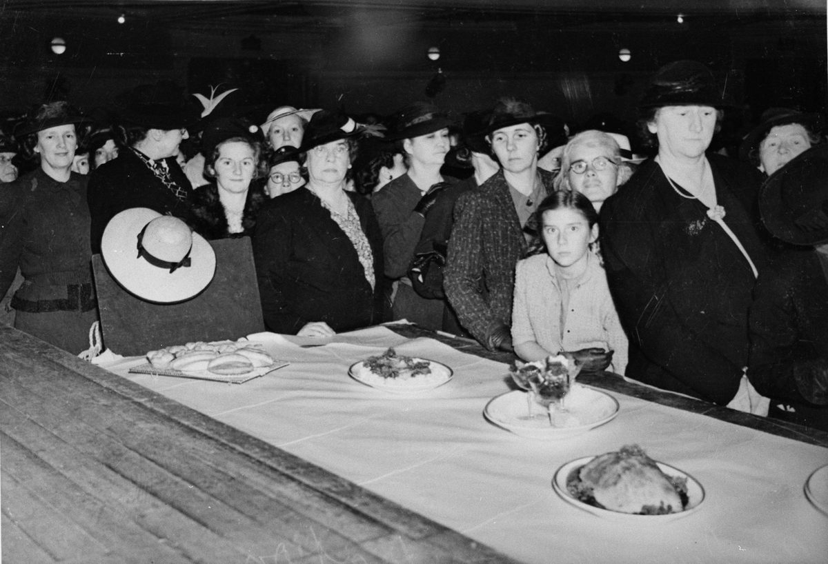 Cooking demonstration at Brisbane City Hall in 1939