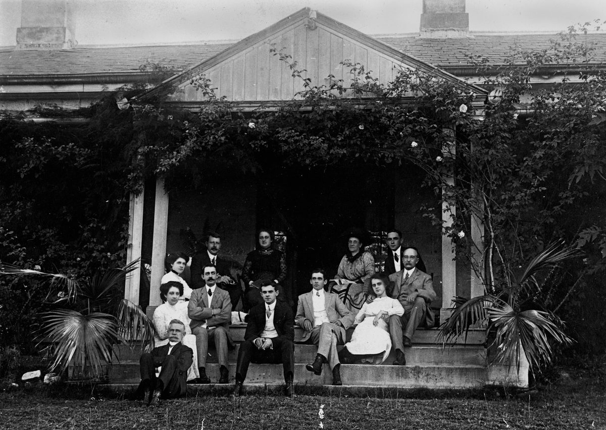 Members of the Wilson family and friends at Claremont, Ipswich, 1912