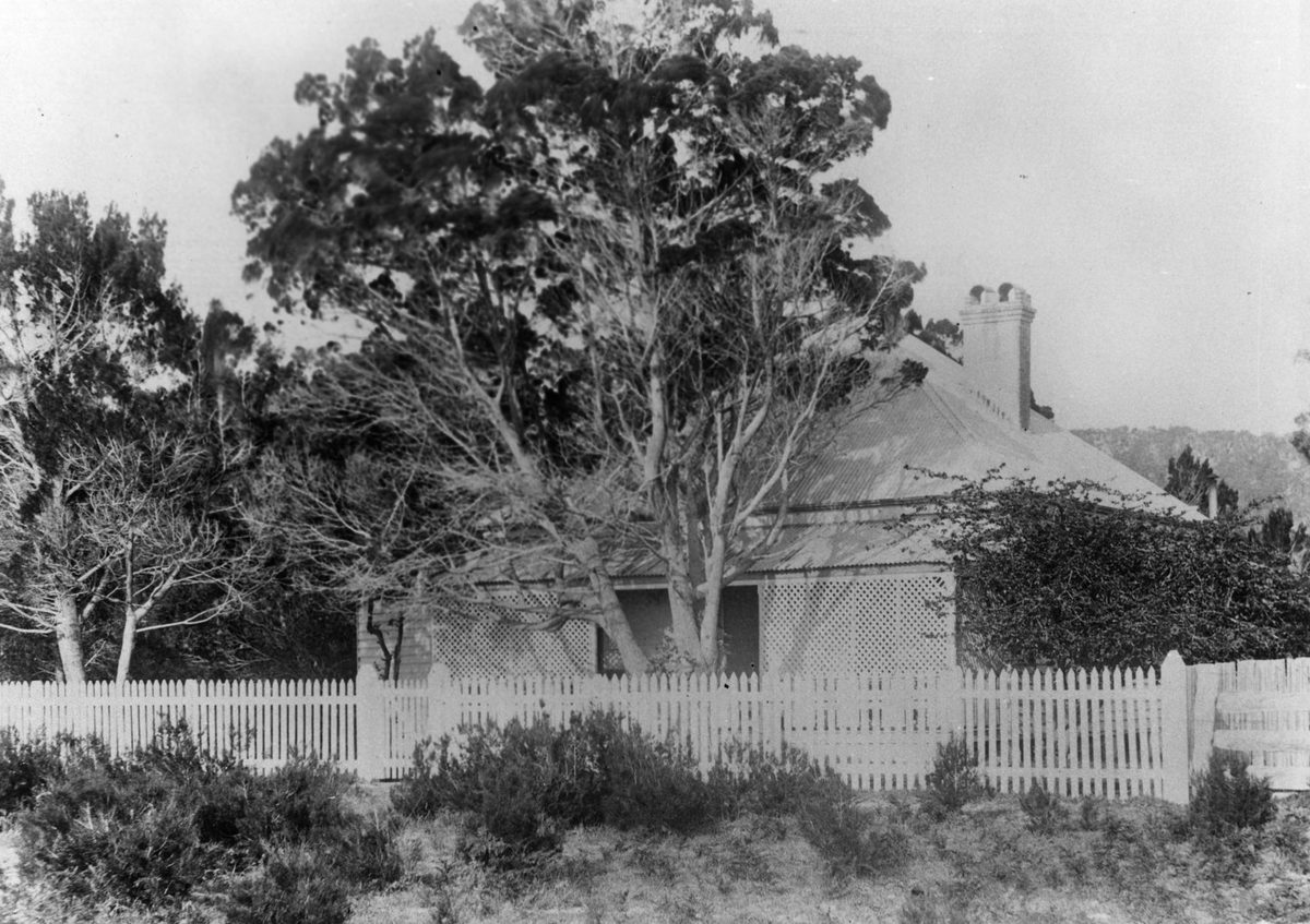 Pilot Roger's house at Bulwer, Moreton Island, 1906