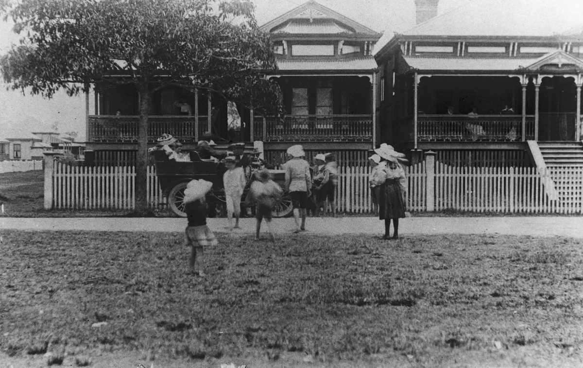 Setting off for a ride in the motor car, Lower Esplanade, 1906