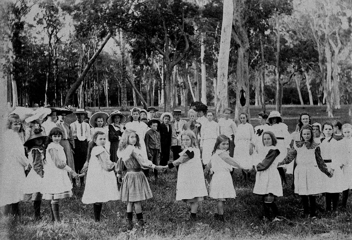 Sunday school picnic at Enoggera, Brisbane, 1906