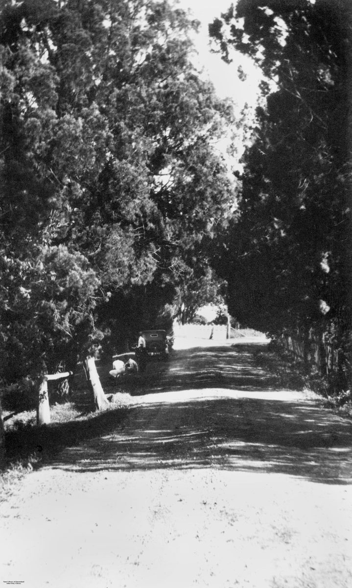 Motorists having a rest by the roadside in Redland Bay, 1935