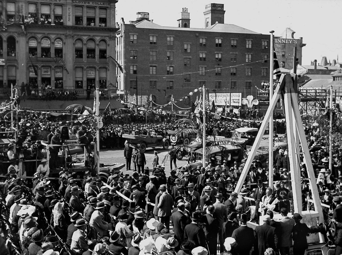 Scene at the laying of the foundation stone for Brisbane City Hall, July 1920