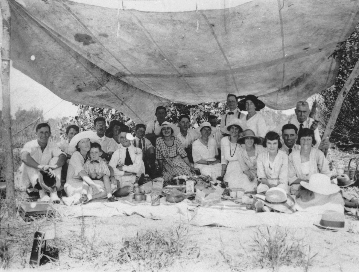 Picnic for employees at Hercules Bank, Queensland, 1923