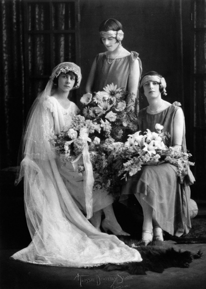 Agnes, Nea and Glad pose for wedding photographs, October 1925