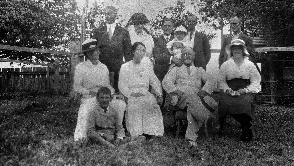 Grant family and friends at Cleveland, Xmas, 1917