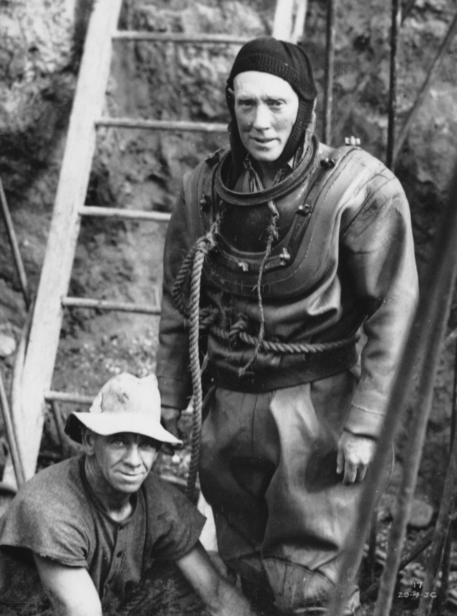 Diver preparing to inspect the foundations of the Story Bridge during construction, Brisbane, 1936
