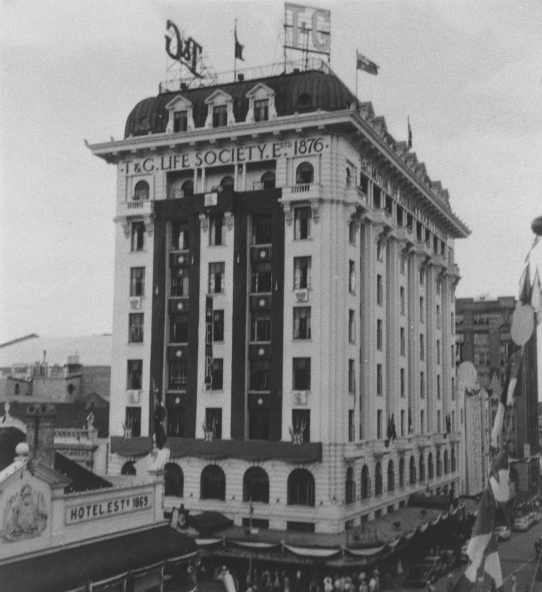 View of the T & G Building in Brisbane, 1954