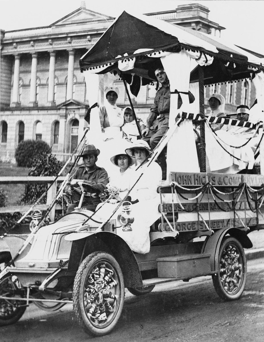 John Hicks and Co, patriotic float, Brisbane, 1916