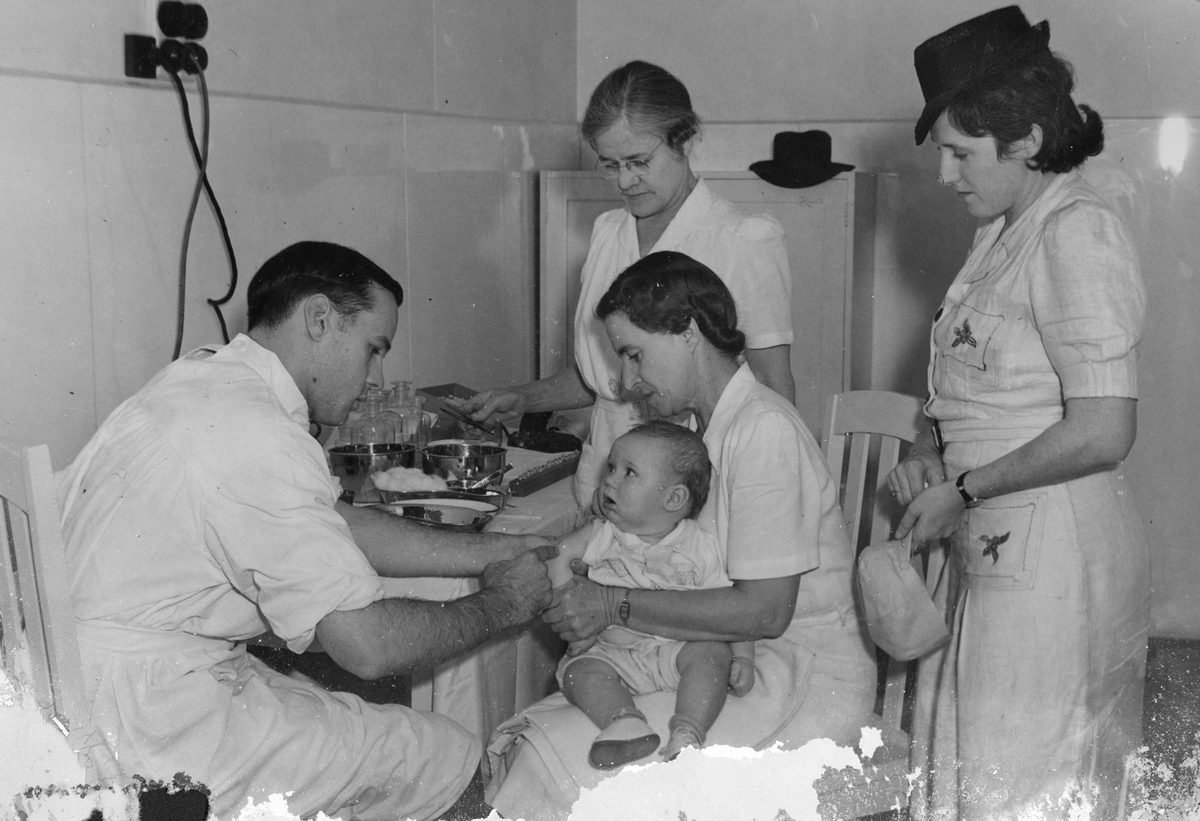 Small child being vaccinated at City Hall, Brisbane, 1947
