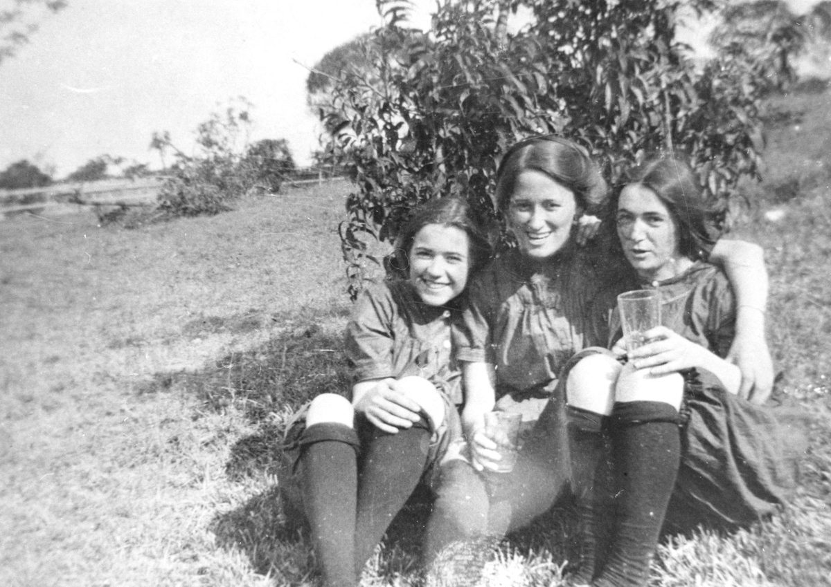 Brisbane Girls Grammar pupils relaxing, Brisbane, 1914
