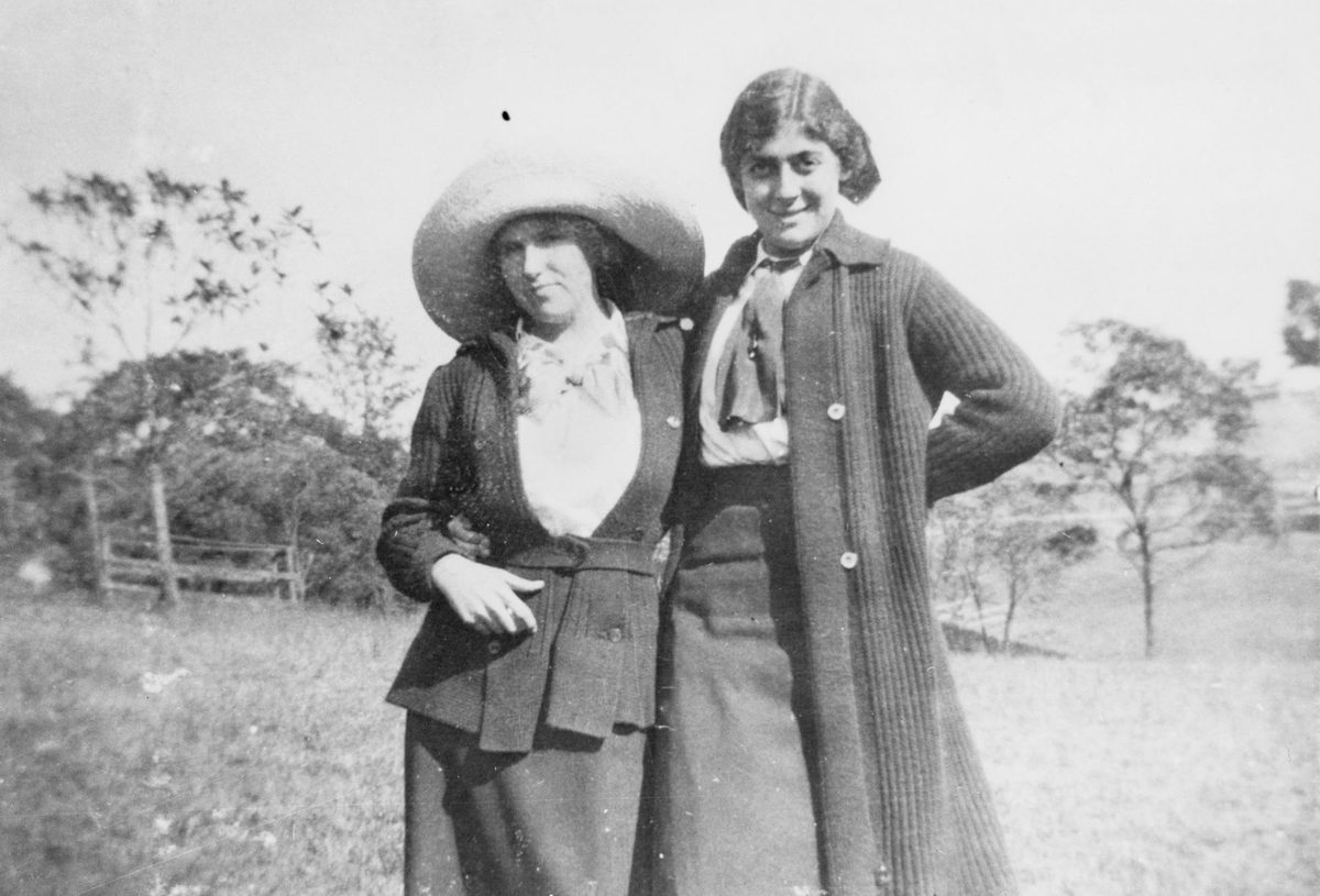 Brisbane Girls Grammar School students, Jean and Olga Hertzberg, Brisbane, 1914
