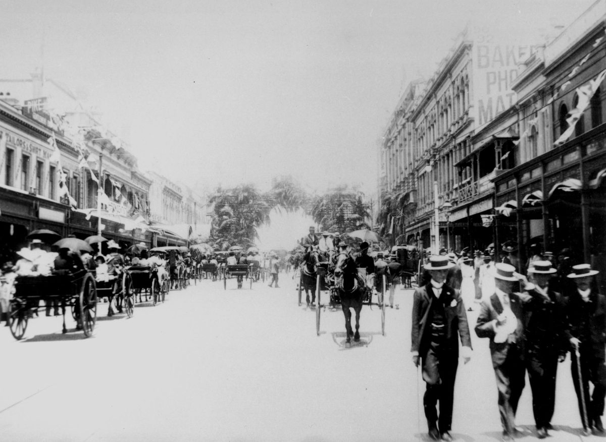 Federation Day traffic passes through the Agricultural Arch in Queen Street, Brisbane, 1901
