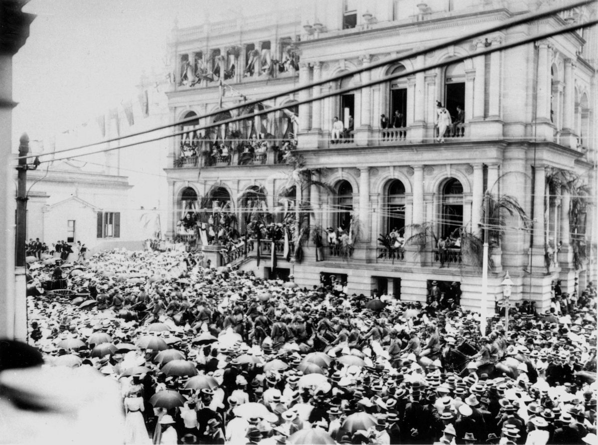 Lord Lamington leaves the Treasury Building after reading the Proclamation of the Commonwealth, Brisbane, 1901