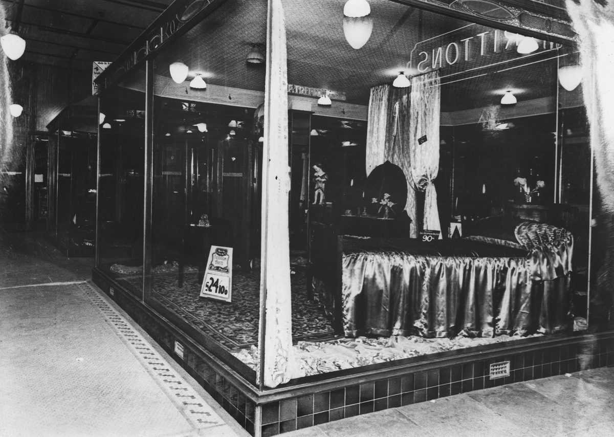 Tritton's shop front on George Street, Brisbane, 1935