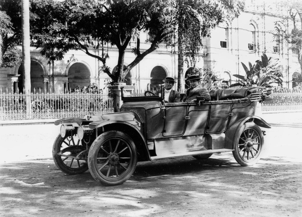 F. N. Tourer in Brisbane parked in front of Parliament House, 1912