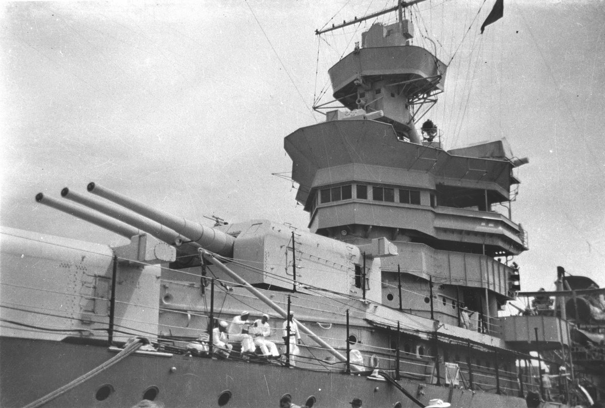 Gun turret and bridge of an American warship docked in Brisbane, March 1941