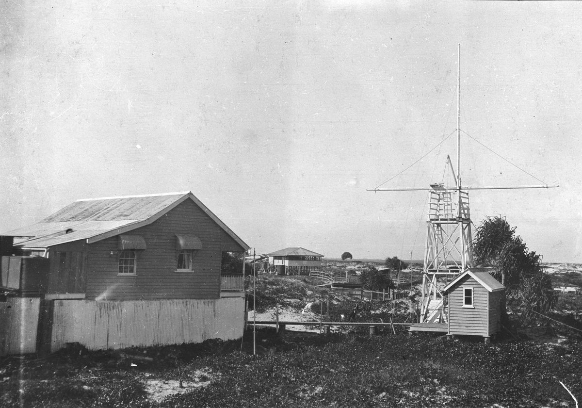 Signal station and buildings at South Passage on Moreton Island, 1911