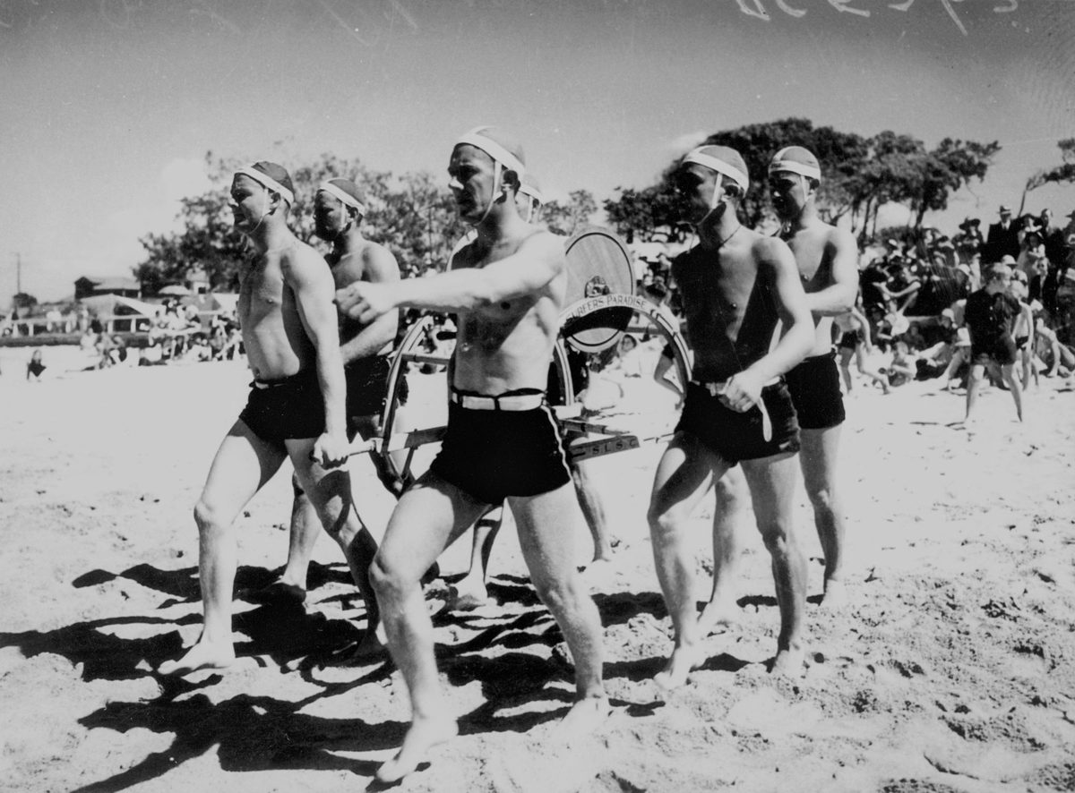 Lifesavers from the Australian Infantry Forces give a demonstratlion at Redcliffe, August 1942