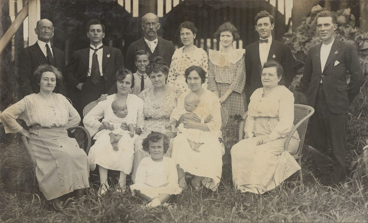 Family celebrating Christmas in Brisbane, 1920