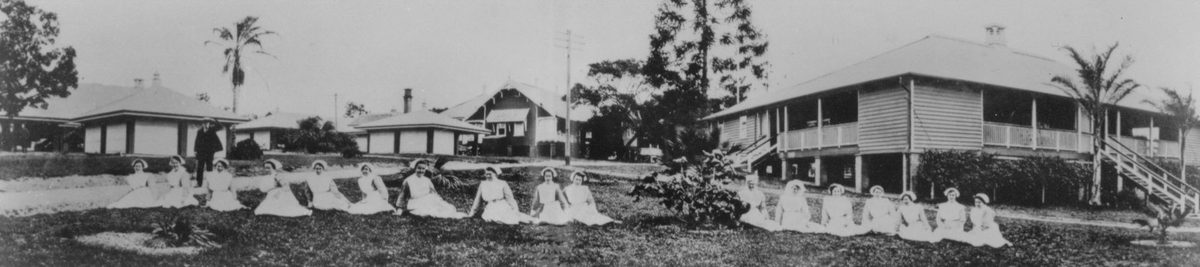 Nurses posing in the grounds of the Diamantina Hospital, Brisbane, Queensland, 1922