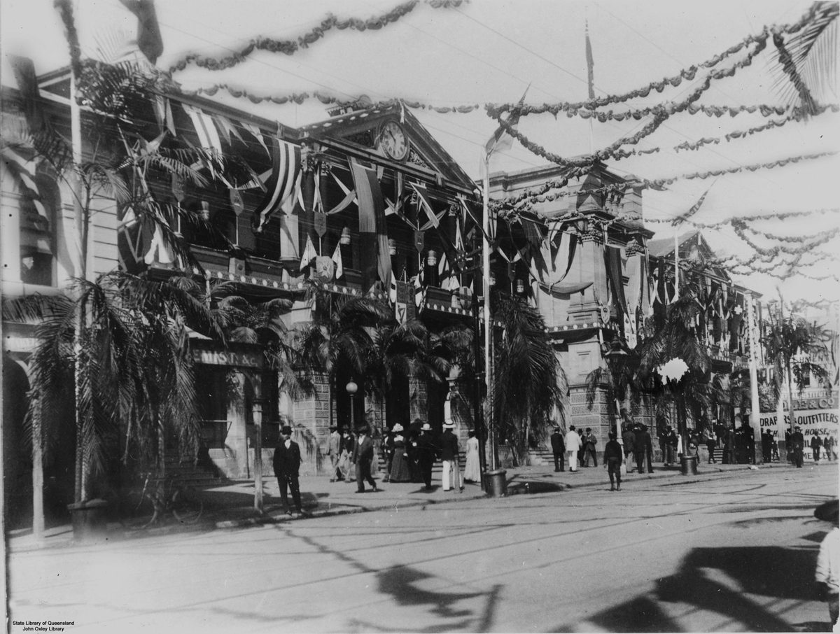 Brisbane Post Office decorated for the royal visit, 1901