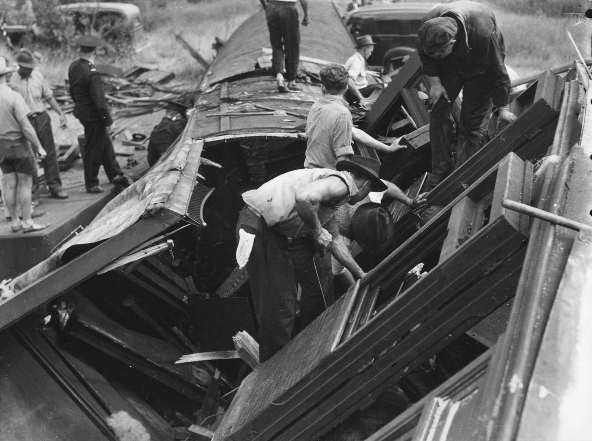 Railway accident at Camp Mountain, 1947