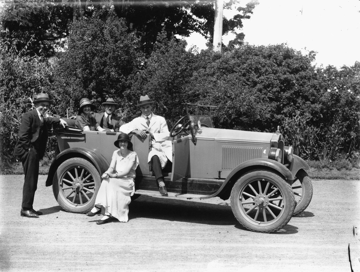 1925 Gray tourer with passengers, Brisbane.