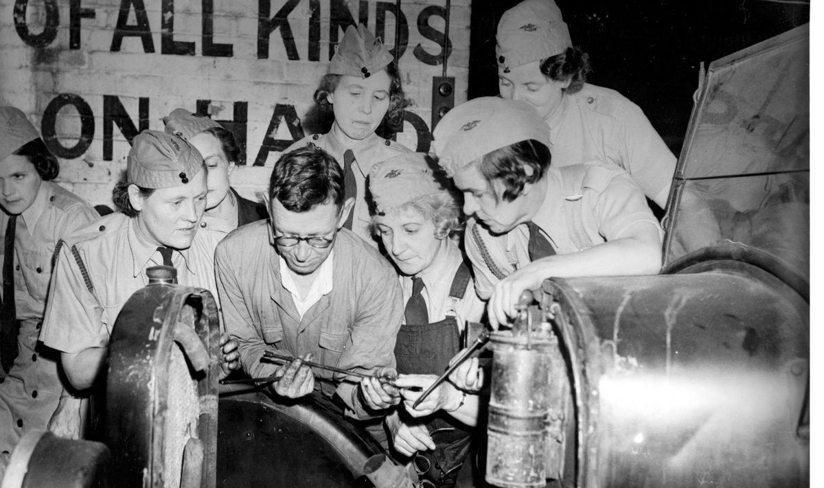 Members of the Women's Auxiliary Transport Service receiving training, Brisbane, 1940
