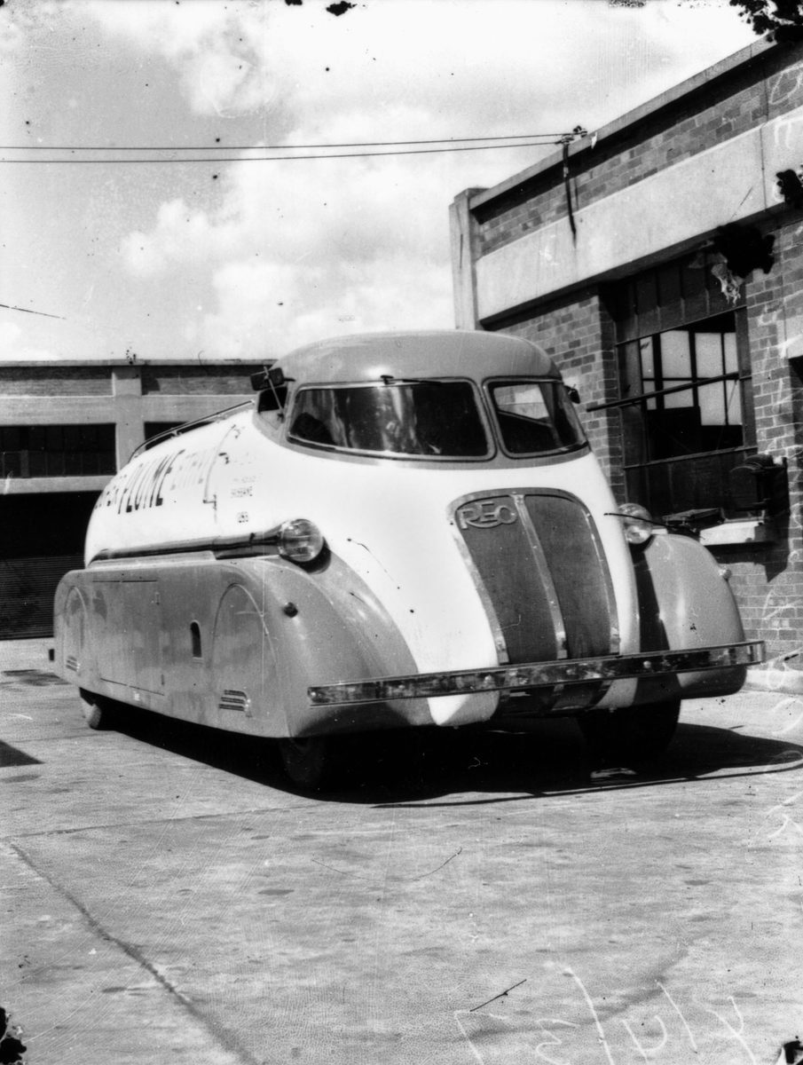 Plume petrol tanker using a Reo truck chassis fitted with a special streamlined body, 1938