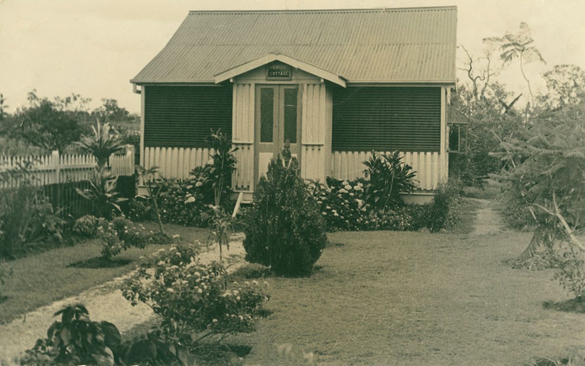 Cottage belonging to Emily Sandells at Wynnum, 1938