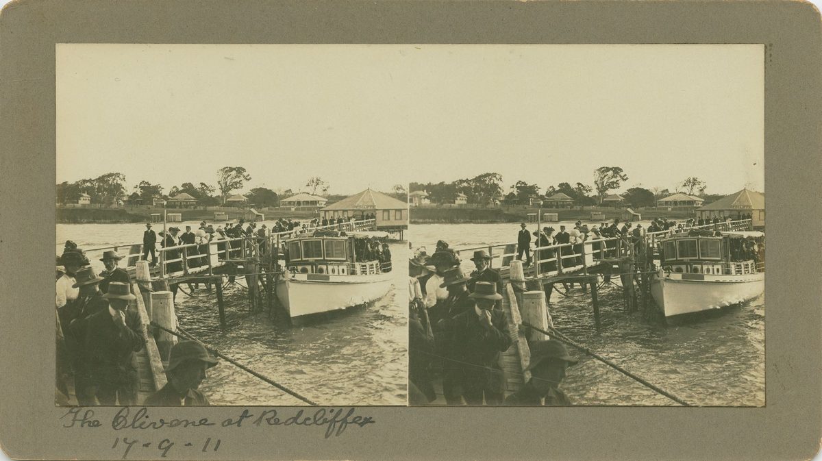 Boarding the ferry at Redcliffe, 1911