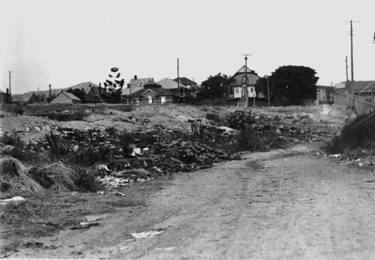 Rubbish dump at Milton, Brisbane, 1938